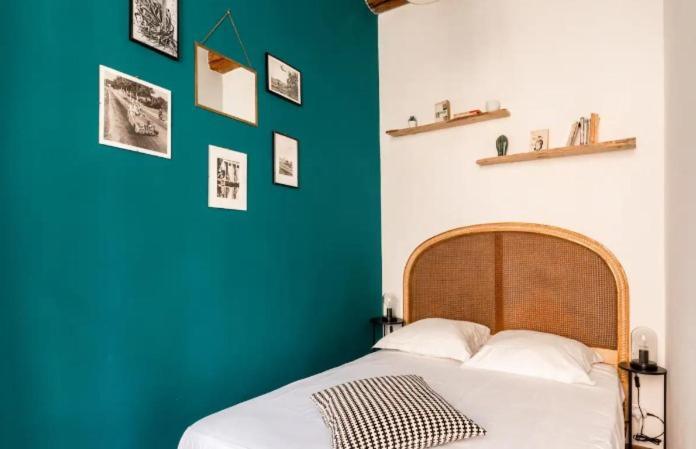 Appartement Authentique Situe En Plein Centre D'Antibes Exteriör bild