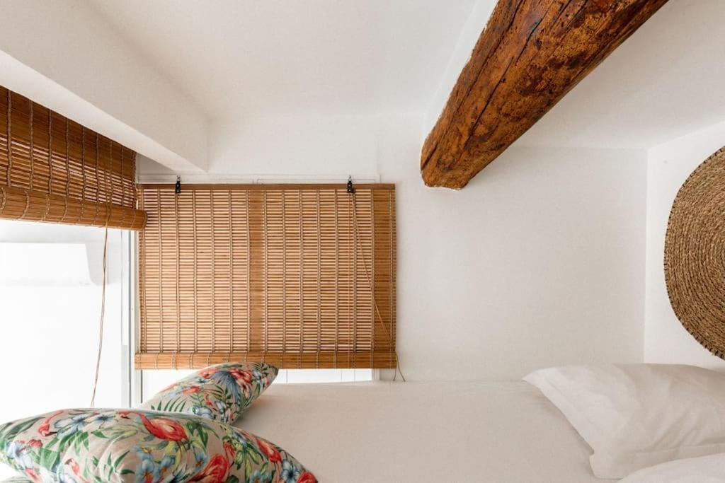 Appartement Authentique Situe En Plein Centre D'Antibes Exteriör bild