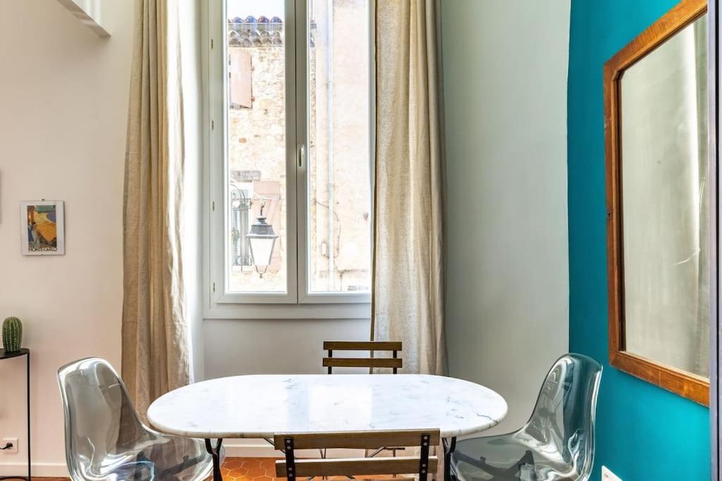 Appartement Authentique Situe En Plein Centre D'Antibes Exteriör bild