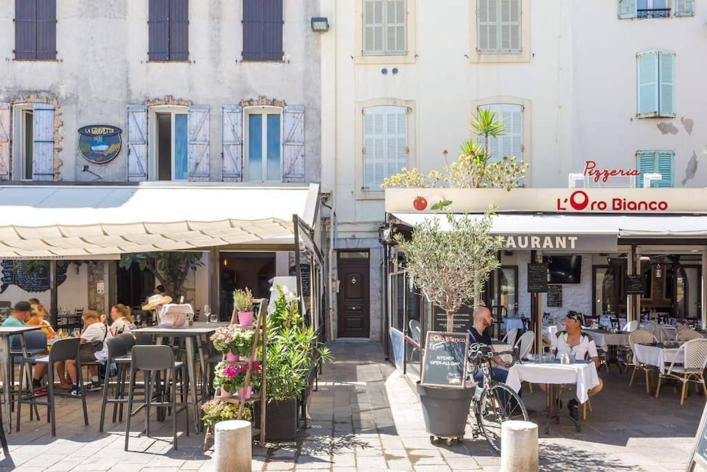 Appartement Authentique Situe En Plein Centre D'Antibes Exteriör bild