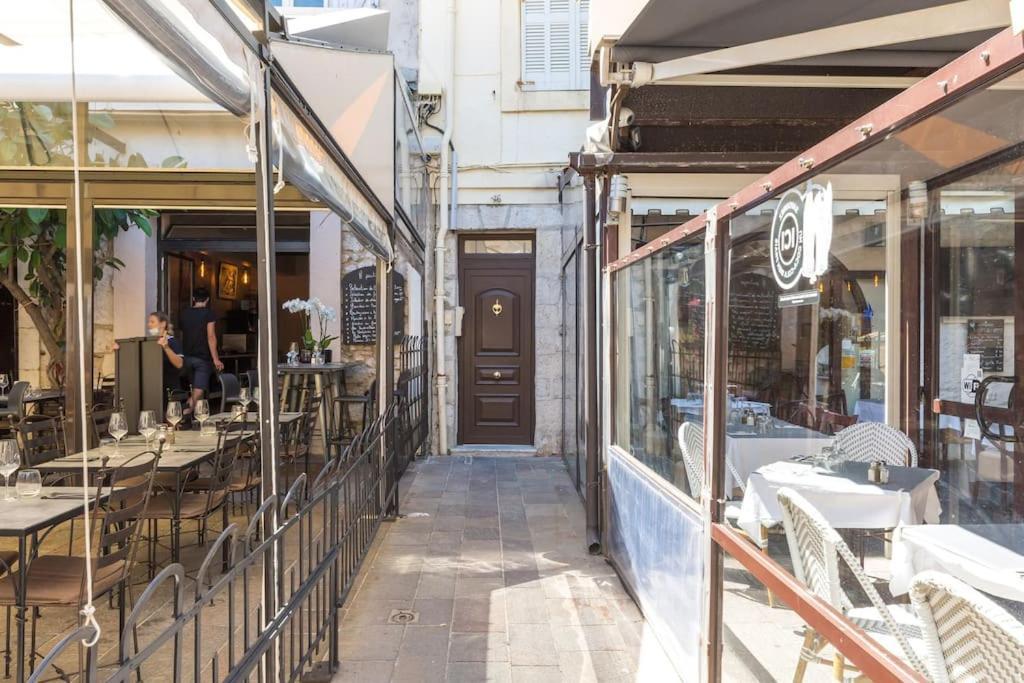 Appartement Authentique Situe En Plein Centre D'Antibes Exteriör bild
