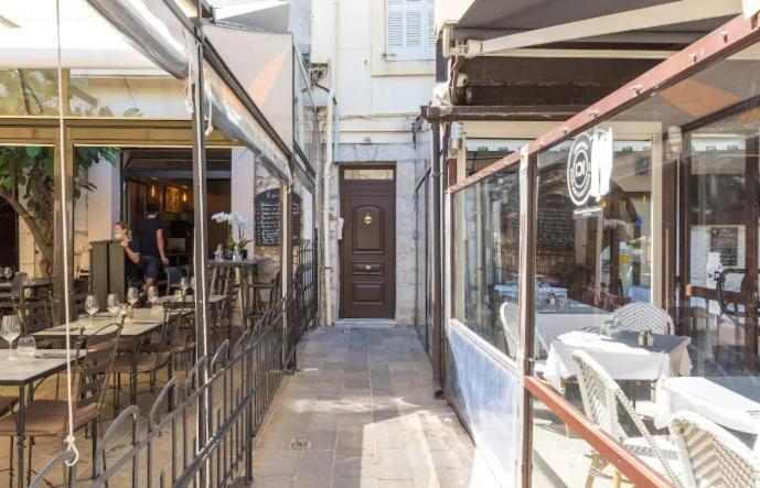Appartement Authentique Situe En Plein Centre D'Antibes Exteriör bild