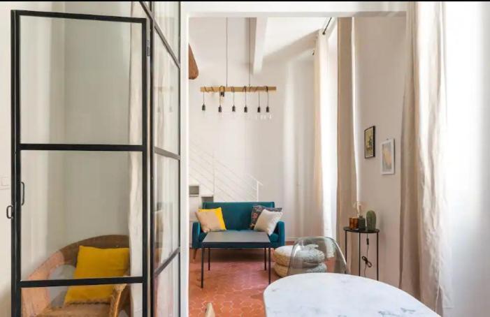 Appartement Authentique Situe En Plein Centre D'Antibes Exteriör bild