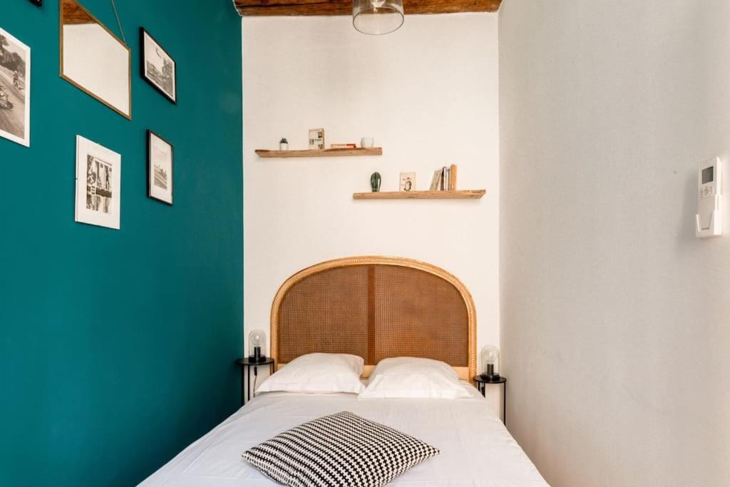 Appartement Authentique Situe En Plein Centre D'Antibes Exteriör bild