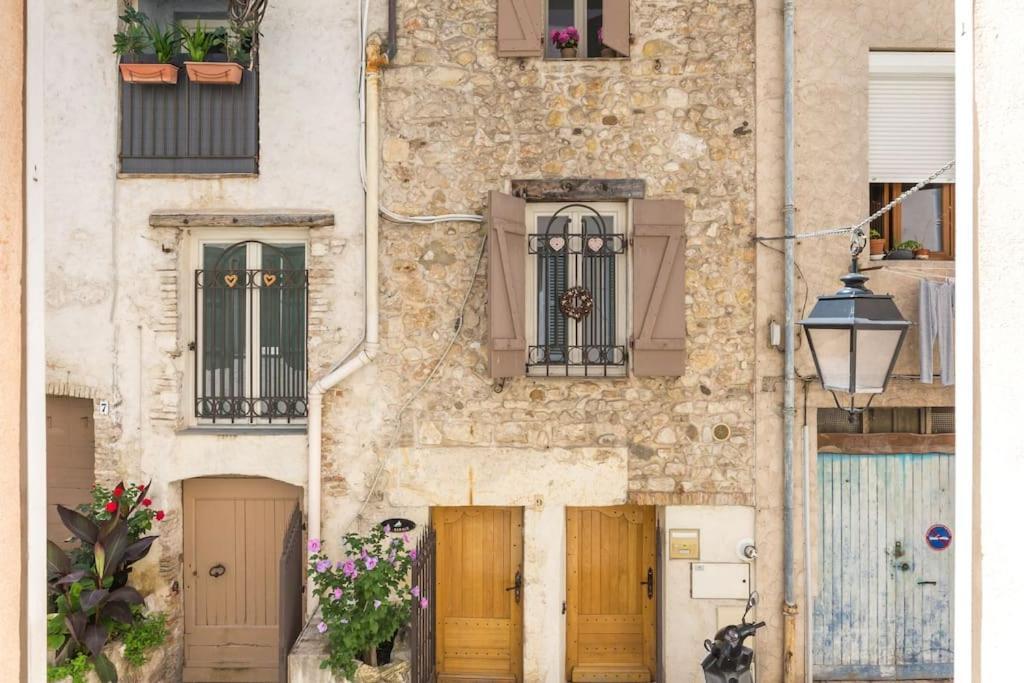 Appartement Authentique Situe En Plein Centre D'Antibes Exteriör bild